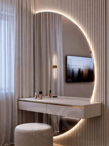 Yarım Oval Ayna Detaylı Lüks Makyaj Alanı