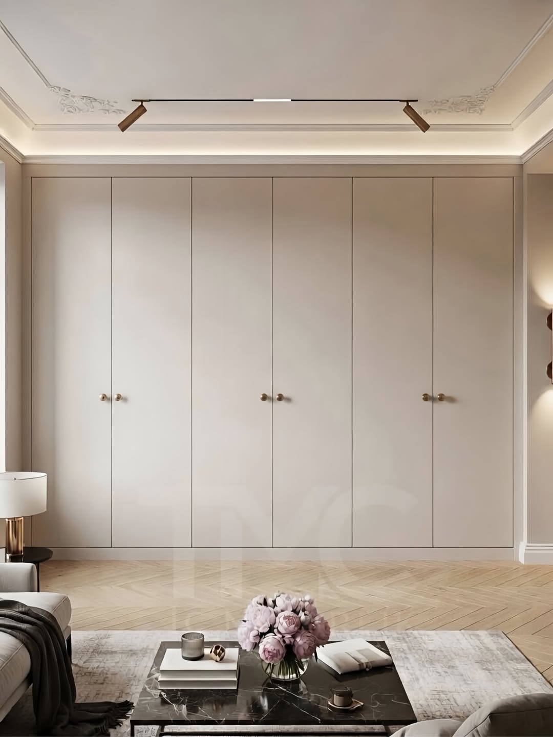 Vizon tonlarında modern klasik giyinme dolabı modeli. Gold kulp detaylı, özel ölçü tasarlanabilen lüks giyinme odası dolabı. Şık, fonksiyonel ve zamansız iç mimari çözüm.