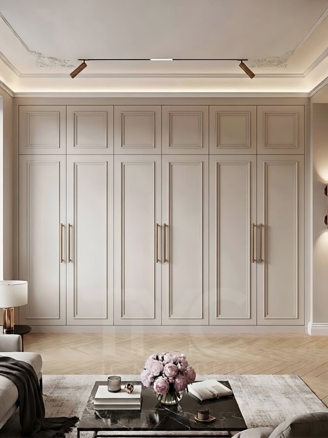 Vizon tonlarında modern klasik giyinme dolabı modeli. Gold kulp detaylı, özel ölçü tasarlanabilen lüks giyinme odası dolabı. Şık, fonksiyonel ve zamansız iç mimari çözüm.