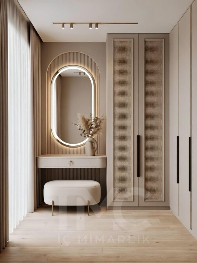 Modern giyinme odası ve makyaj masası tasarımı, ölçüye özel dolap sistemi, entegre LED aydınlatmalı ayna, açık ton modern iç mimari, minimal kapaklı gardırop ve fonksiyonel depolama çözümleri – TMC Mimarlık