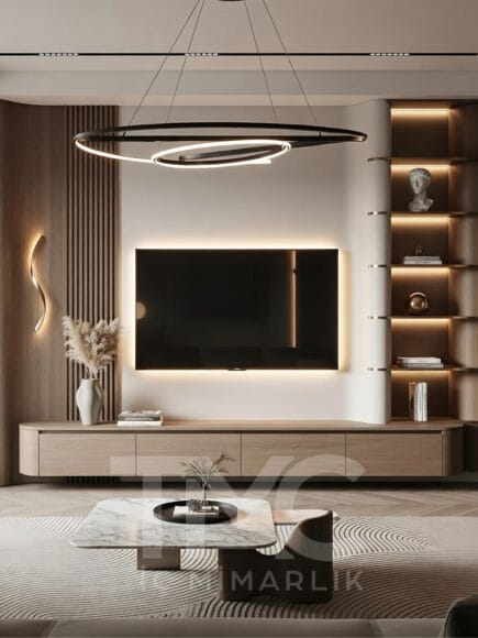 Modern TV ünitesi tasarımı, LED aydınlatmalı duvar paneli, ahşap ve mermer detaylı özel ölçü iç mimari salon dekorasyonu.