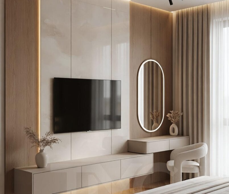 Modern yatak odası içerisinde tasarlanan özel üretim TV ünitesi ve makyaj masası tasarımı. Ahşap duvar panelleri, doğal mermer görünümlü yüzeyler, gizli LED aydınlatmalar, modern ayna detayları ve sıcak nötr tonlarla dekore edilmiş lüks iç mimari yatak odası projesi. Erenköy projesine ait modern TV ünitesi ve makyaj masası uygulaması.