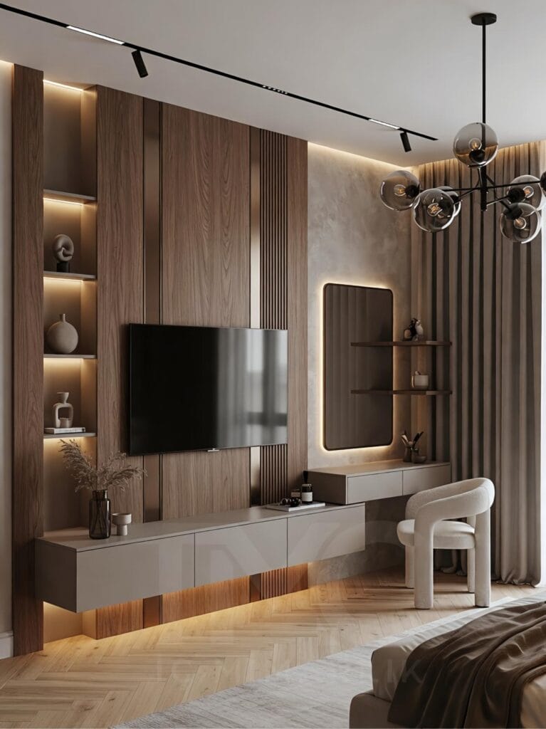 Modern yatak odası içerisinde tasarlanan özel üretim TV ünitesi ve makyaj masası tasarımı. Ahşap duvar panelleri, doğal mermer görünümlü yüzeyler, gizli LED aydınlatmalar, modern ayna detayları ve sıcak nötr tonlarla dekore edilmiş lüks iç mimari yatak odası projesi. Erenköy projesine ait modern TV ünitesi ve makyaj masası uygulaması.