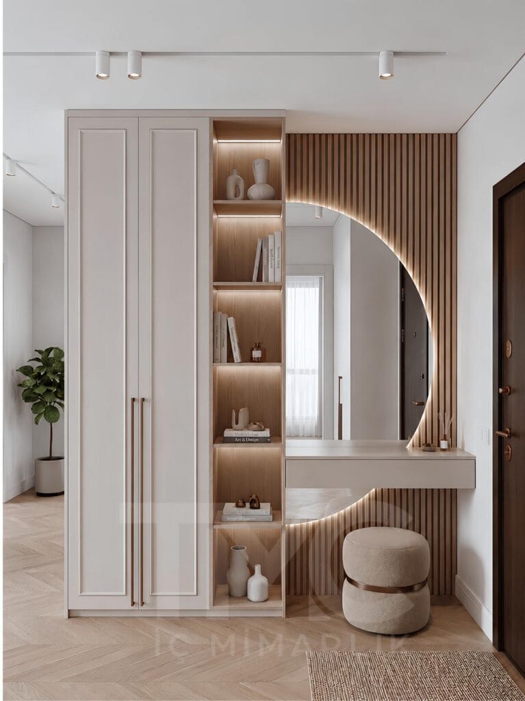 Modern antre tasarımı, özel üretim portmanto dolabı, LED aydınlatmalı dekoratif raf sistemi ve bronz detaylı ayna uygulaması ile tasarlanan Nuvo Dragos Duygu Hanım antre projesi. Açık krem tonları, doğal ahşap dokular ve modern çizgilerle tasarlanan giriş alanı, fonksiyonel depolama çözümleri ve premium iç mimari detaylarıyla dikkat çekiyor.